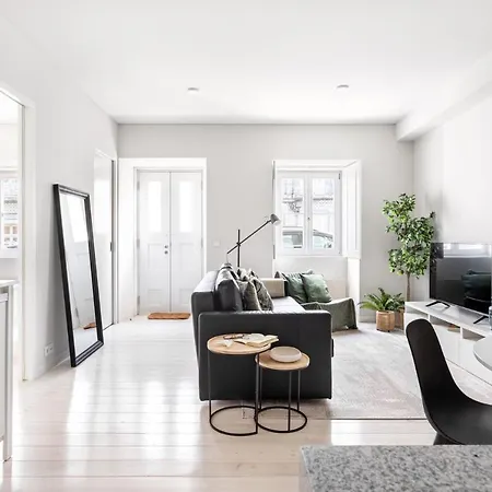 Apartment Joivy Superb 1-br Flat Near Jardim Da Estrela Lisbon