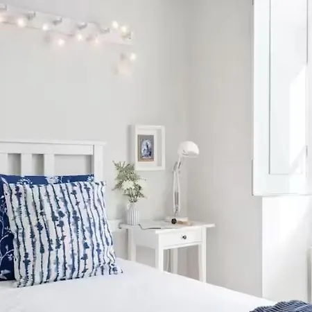 Guestready - Bold Near Jardim Da Estrela Διαμέρισμα *